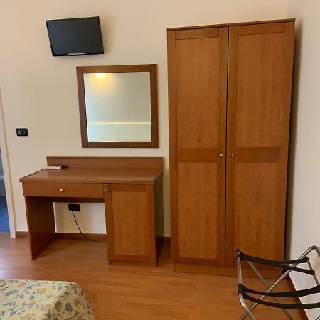 רג'יו די קאלאבריה Hotel Lungomare מראה חיצוני תמונה