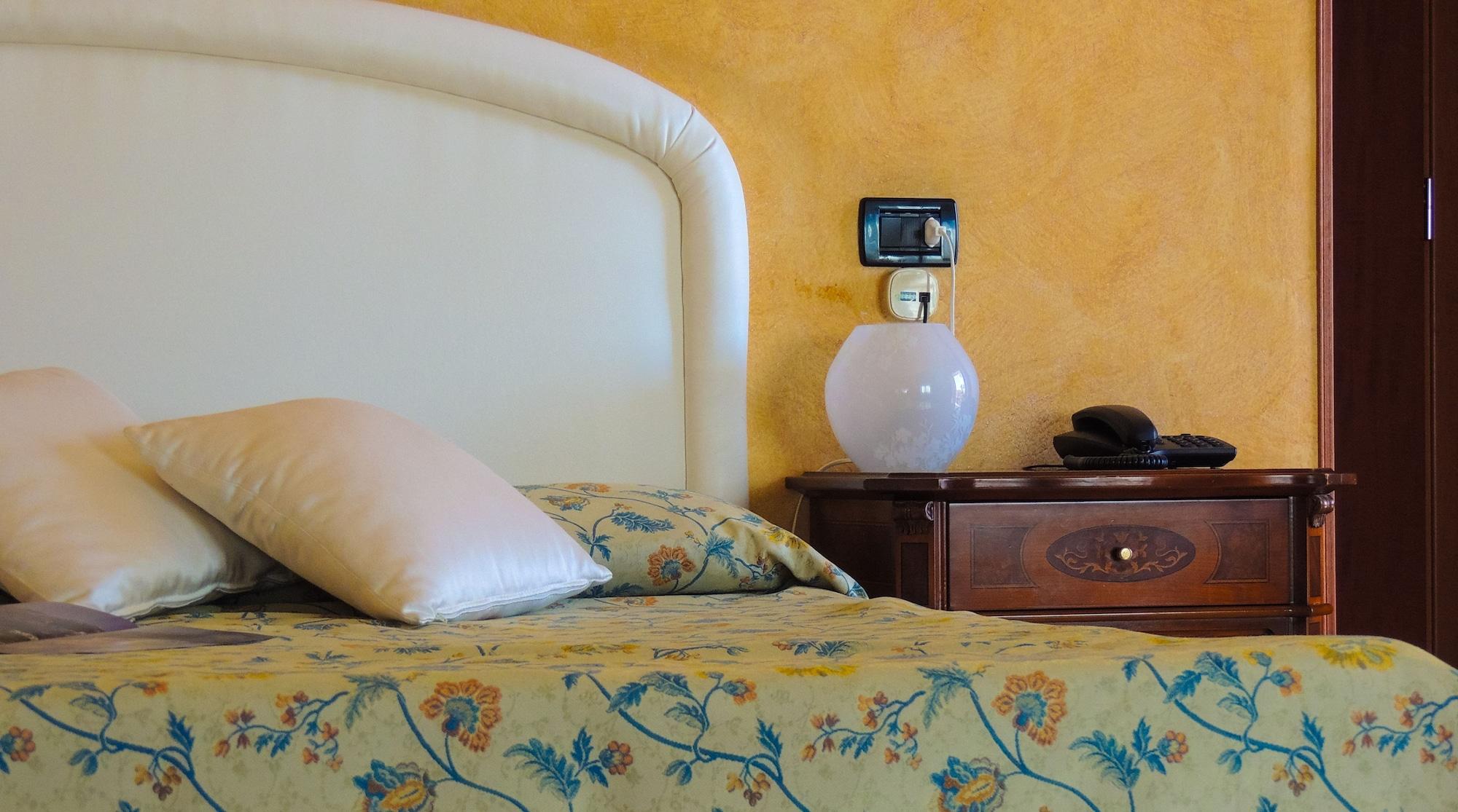 רג'יו די קאלאבריה Hotel Lungomare מראה חיצוני תמונה