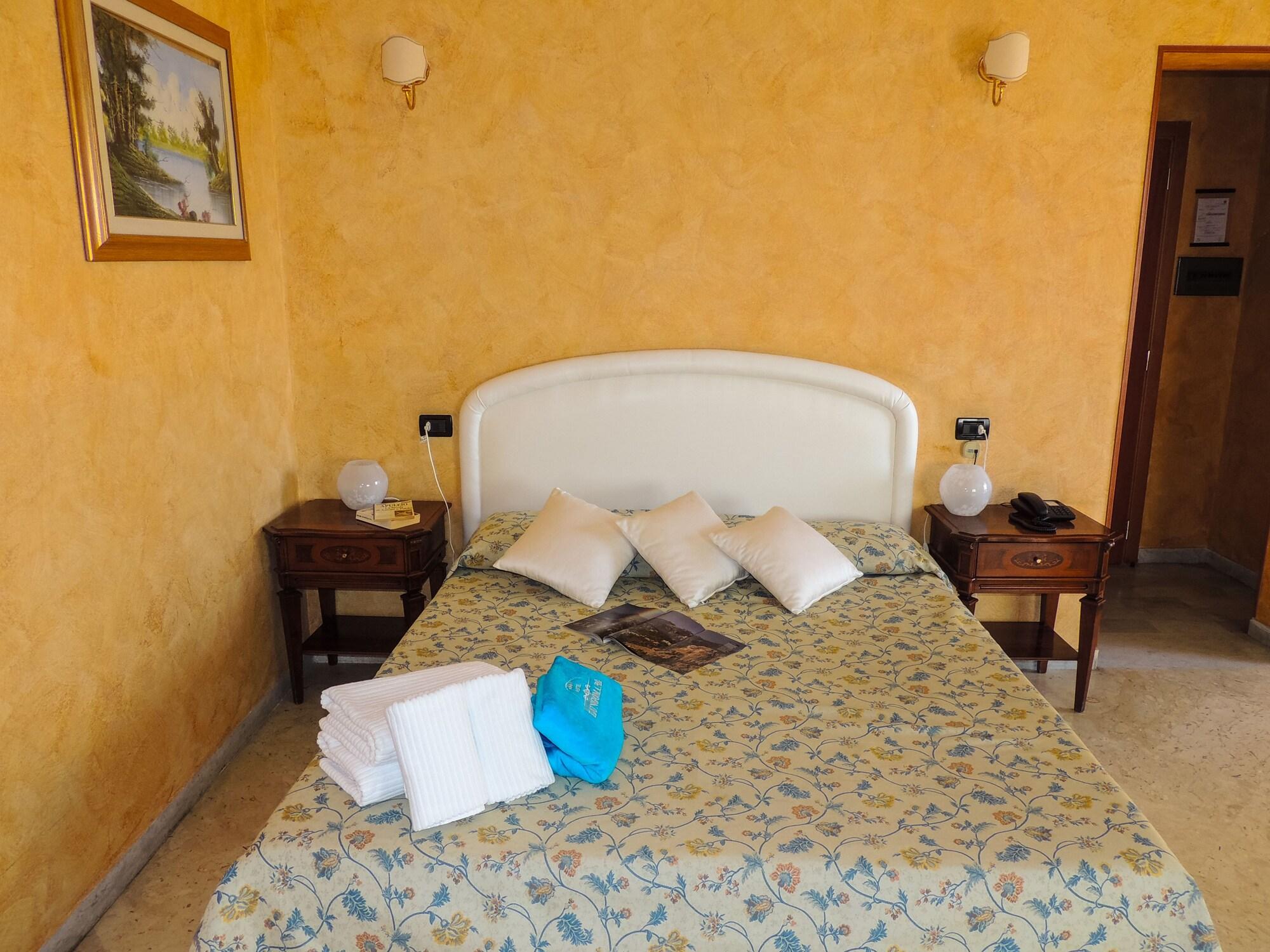 רג'יו די קאלאבריה Hotel Lungomare מראה חיצוני תמונה