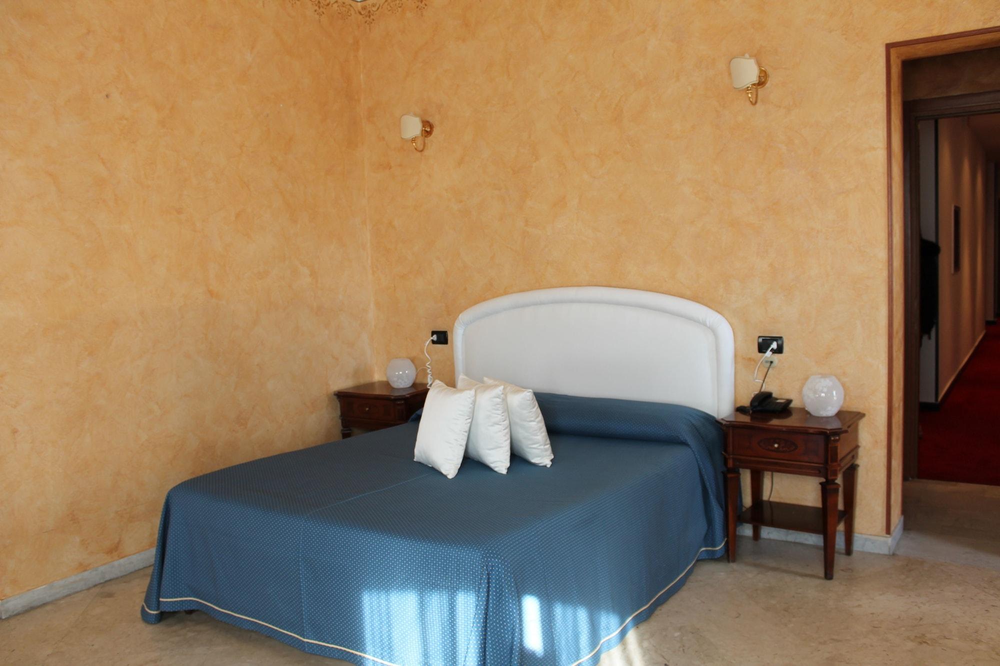 רג'יו די קאלאבריה Hotel Lungomare מראה חיצוני תמונה