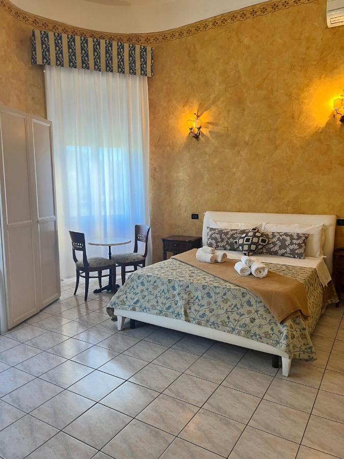 רג'יו די קאלאבריה Hotel Lungomare מראה חיצוני תמונה