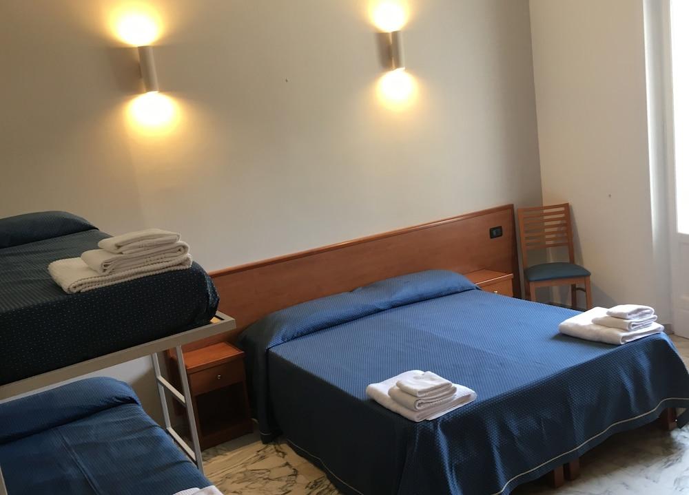 רג'יו די קאלאבריה Hotel Lungomare מראה חיצוני תמונה