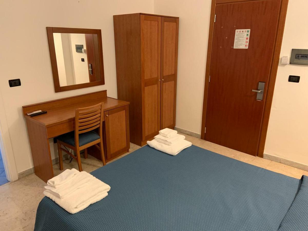 רג'יו די קאלאבריה Hotel Lungomare מראה חיצוני תמונה