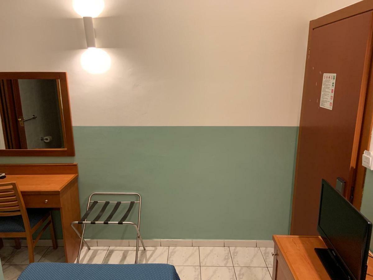 רג'יו די קאלאבריה Hotel Lungomare מראה חיצוני תמונה