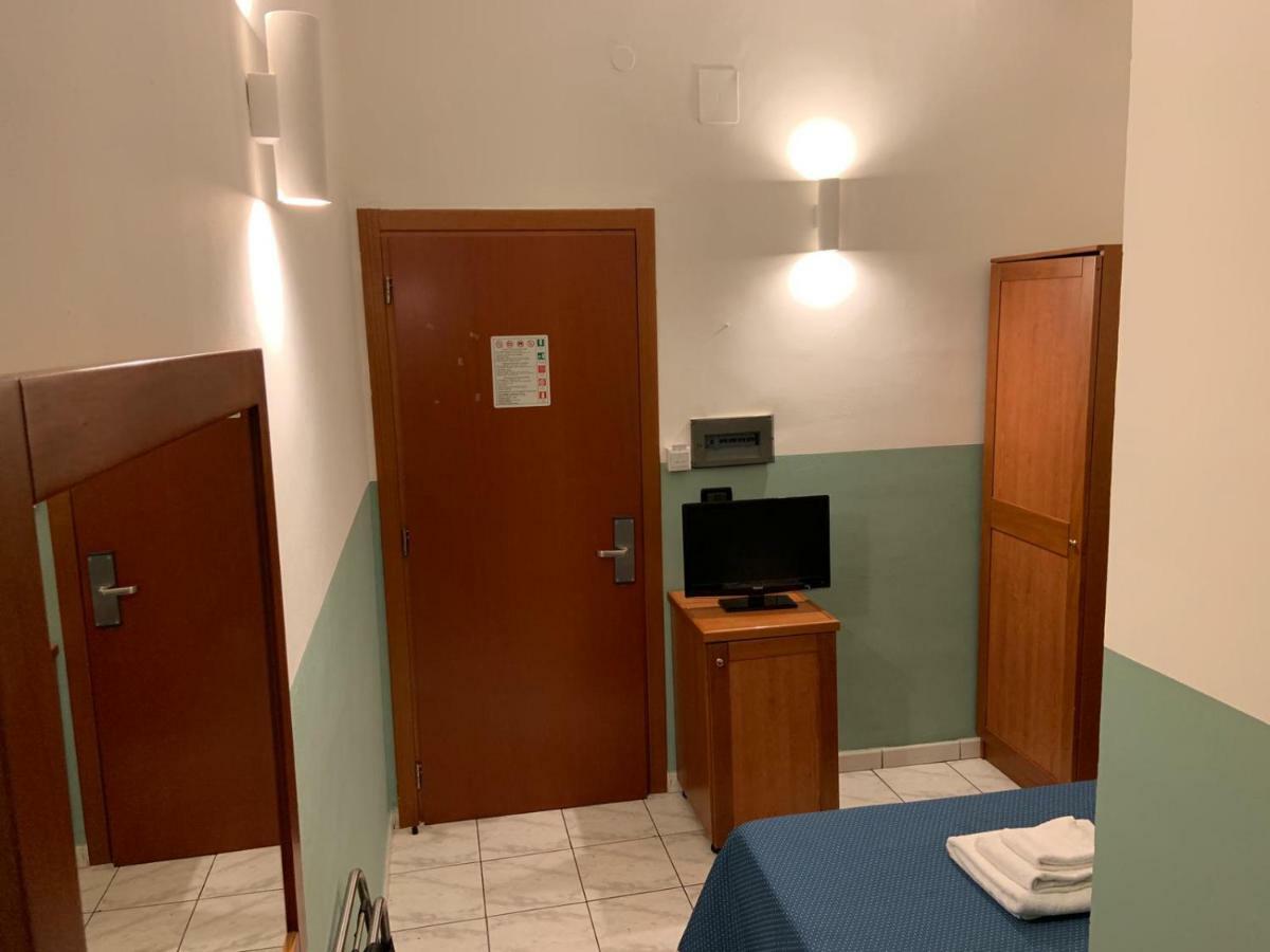 רג'יו די קאלאבריה Hotel Lungomare מראה חיצוני תמונה