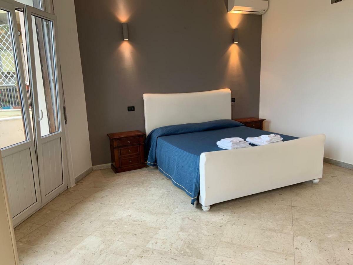 רג'יו די קאלאבריה Hotel Lungomare מראה חיצוני תמונה