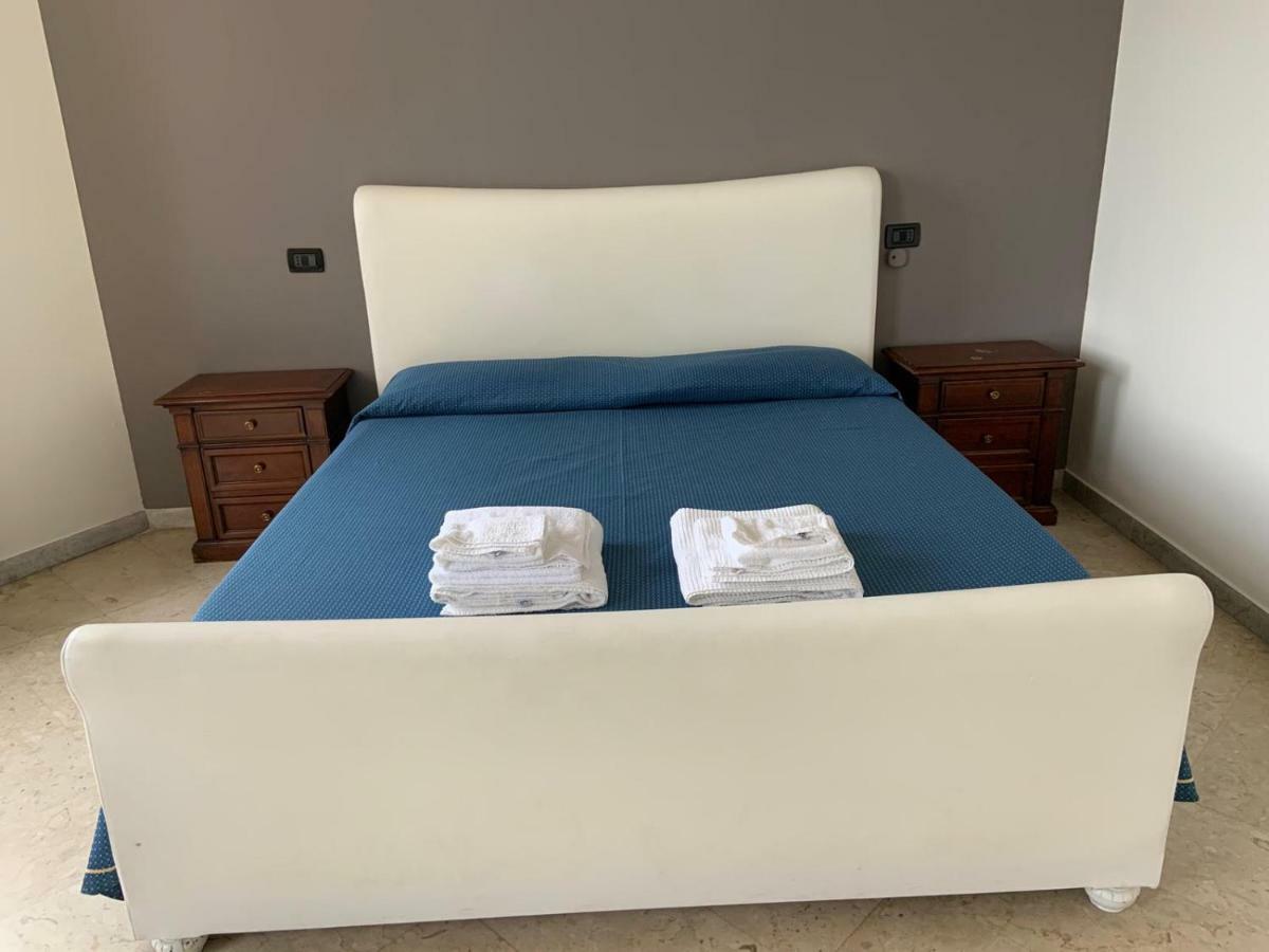 רג'יו די קאלאבריה Hotel Lungomare מראה חיצוני תמונה