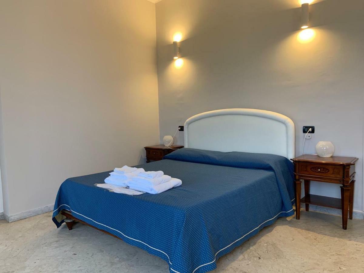 רג'יו די קאלאבריה Hotel Lungomare מראה חיצוני תמונה