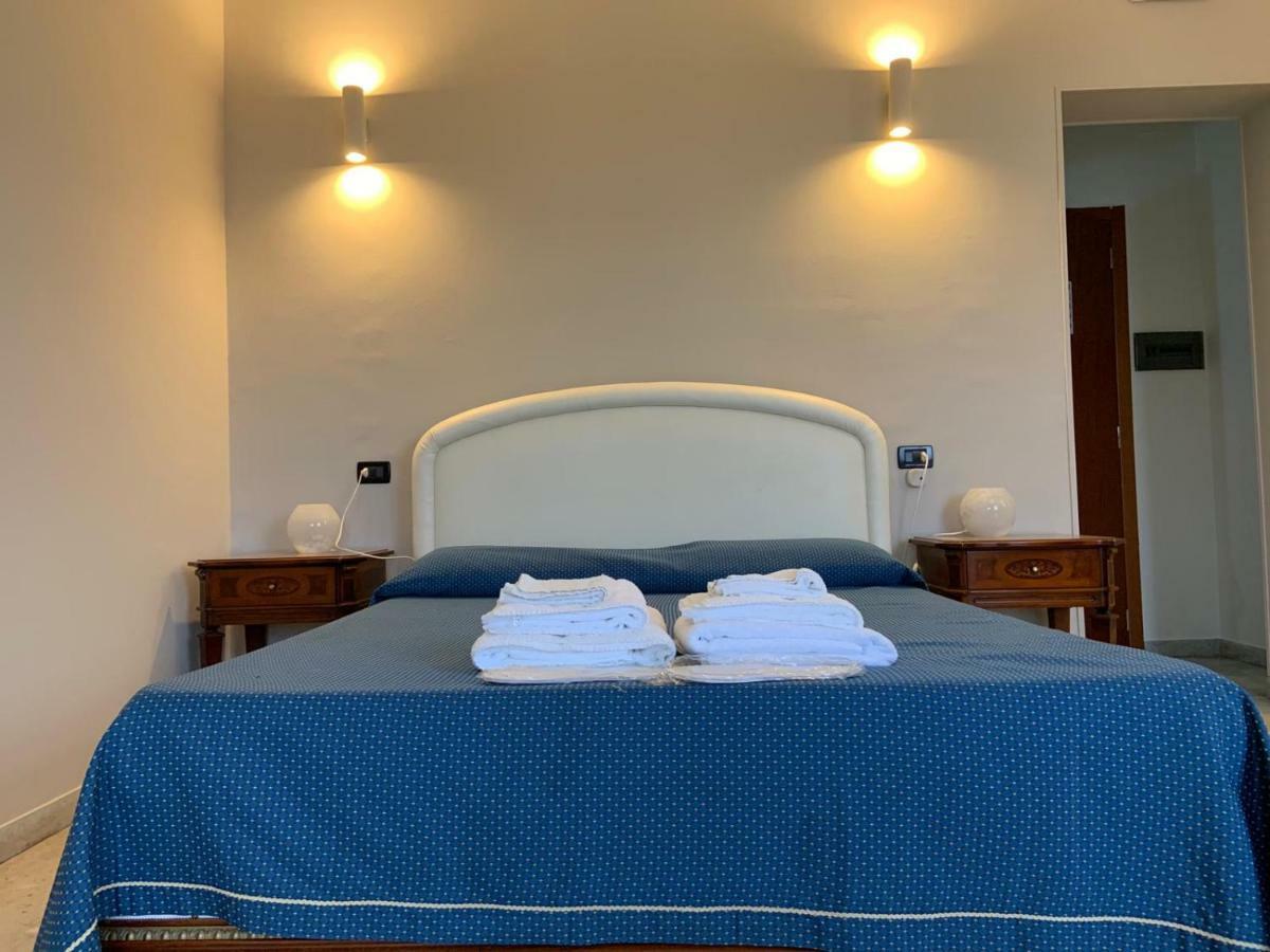 רג'יו די קאלאבריה Hotel Lungomare מראה חיצוני תמונה