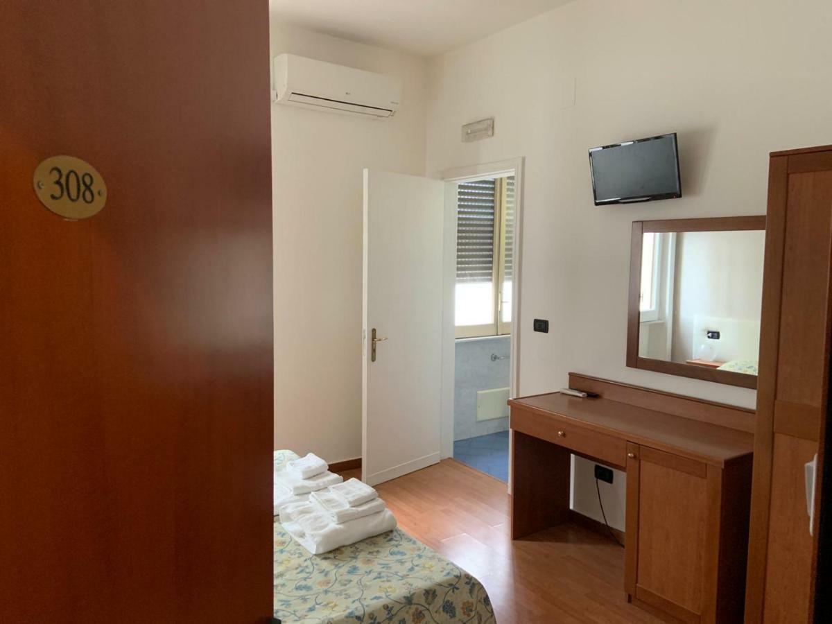רג'יו די קאלאבריה Hotel Lungomare מראה חיצוני תמונה
