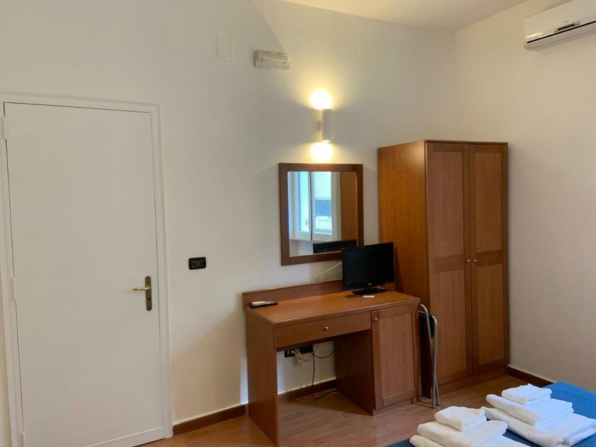 רג'יו די קאלאבריה Hotel Lungomare מראה חיצוני תמונה